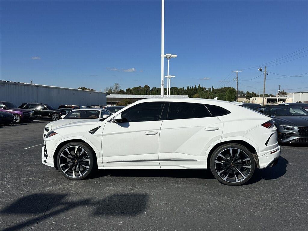 Used 2021 Lamborghini Urus AWD/4WD image 2