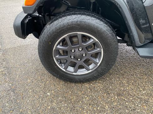 Used 2020 Jeep Gladiator Overland image 26