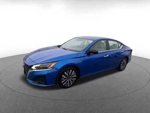 Used 2025 Nissan Altima 2.5 SV image 8