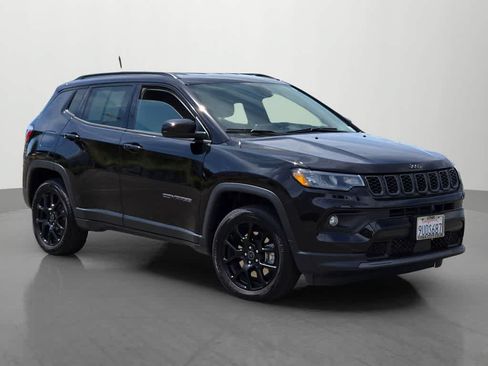 Used 2025 Jeep Compass Latitude w/ Altitude Special Edition AWD/4WD image 8
