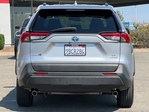 Certified 2022 Toyota RAV4 LE AWD/4WD image 8