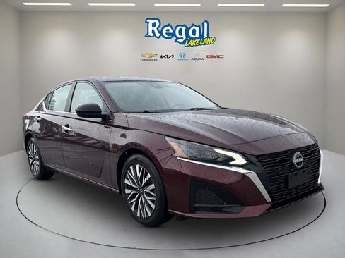 Used 2025 Nissan Altima 2.5 SV FWD image 1