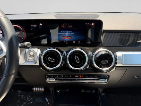 Used 2020 Mercedes-Benz GLB 250 4MATIC image 21