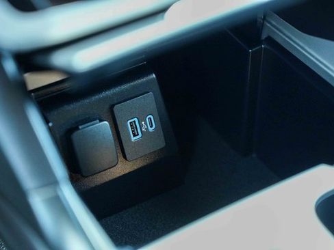 Used 2023 Ford Explorer XLT image 52