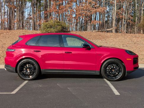 Certified 2025 Porsche Cayenne GTS AWD/4WD image 8
