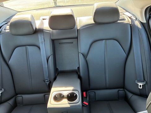 Used 2025 Genesis G70 2.5T image 14