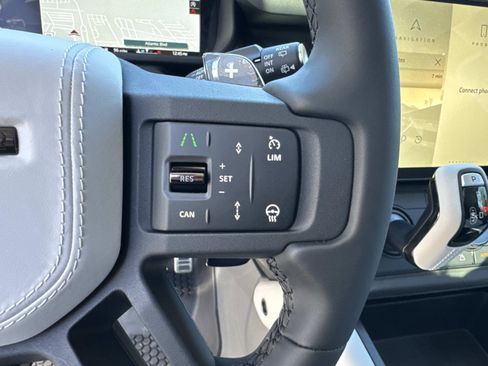 Certified 2026 Land Rover Defender 110 OCTA image 29