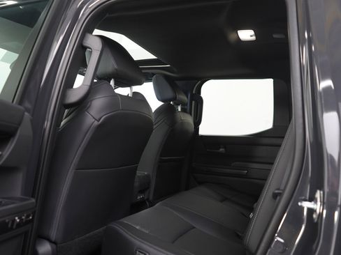 Used 2024 Toyota Tacoma TRD Off-Road w/ TRD Off Road Premium Package AWD/4WD image 17