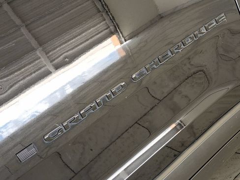 Used 2023 Jeep Grand Cherokee Altitude AWD/4WD image 11