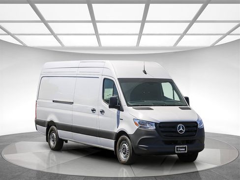 Used 2024 Mercedes-Benz eSprinter 170 Cargo image 5
