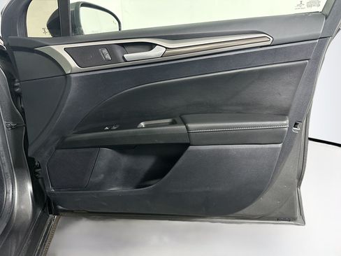 Used 2020 Ford Fusion SEL FWD image 33