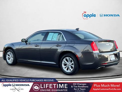 Used 2016 Chrysler 300 Limited RWD image 4
