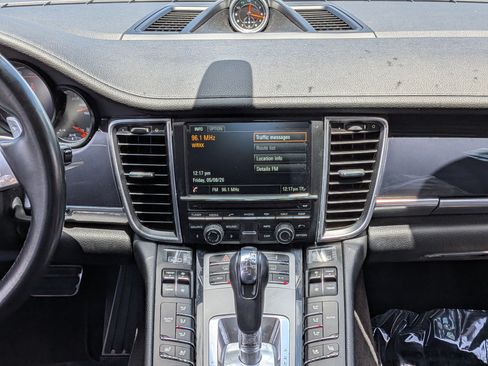 Used 2015 Porsche Panamera 4 AWD/4WD image 18