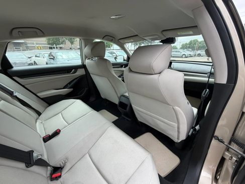 Used 2018 Honda Accord LX image 10