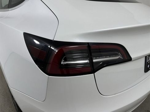 Used 2018 Tesla Model 3 Long Range image 17