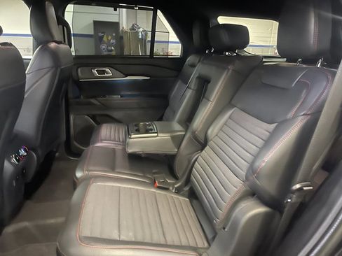 Used 2025 Ford Explorer ST-Line w/ Premium Package AWD/4WD image 15