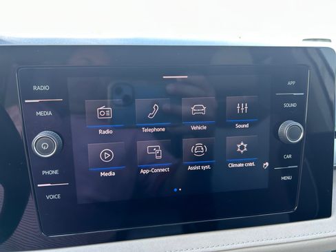Used 2025 Volkswagen Taos SE FWD image 14