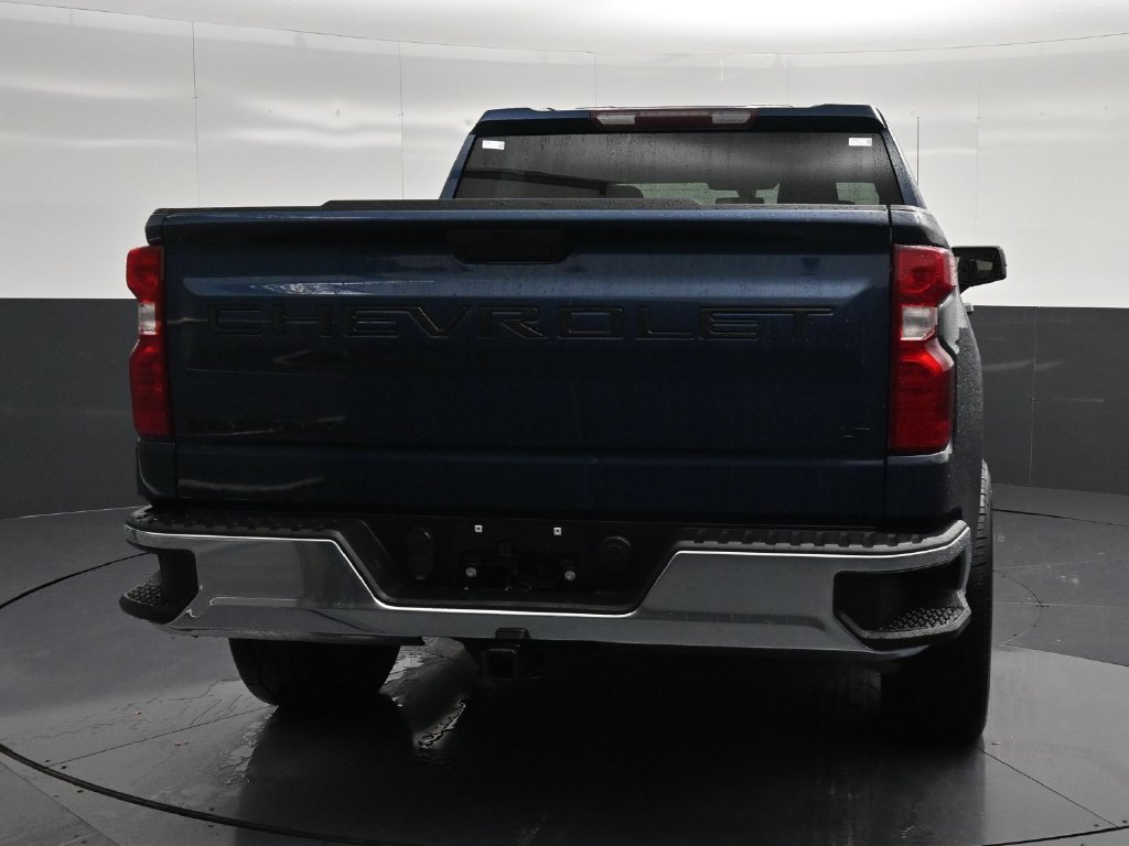 Used 2022 Chevrolet Silverado 1500 LT RWD image 2