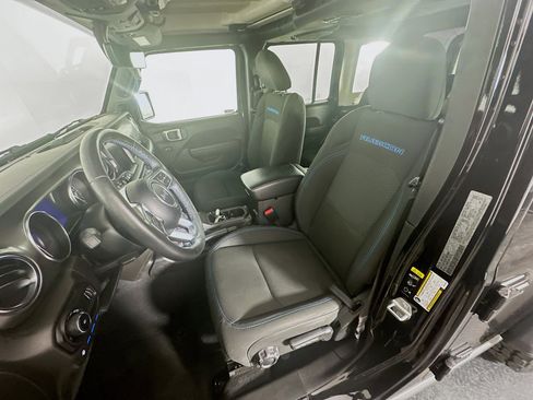 Used 2023 Jeep Wrangler Unlimited Rubicon 4xe w/ Cold Weather Group AWD/4WD image 13