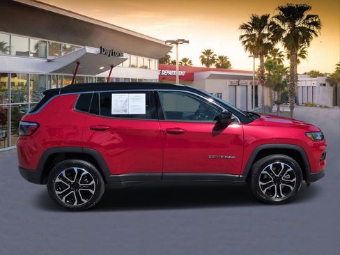 Used 2023 Jeep Compass Limited AWD/4WD image 2