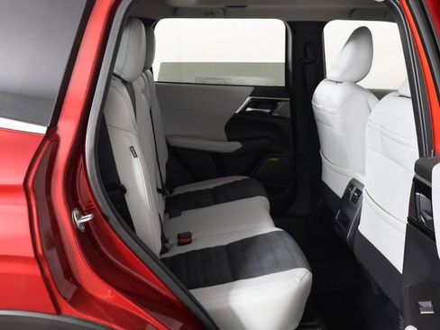 New 2025 Mitsubishi Outlander SE FWD image 34
