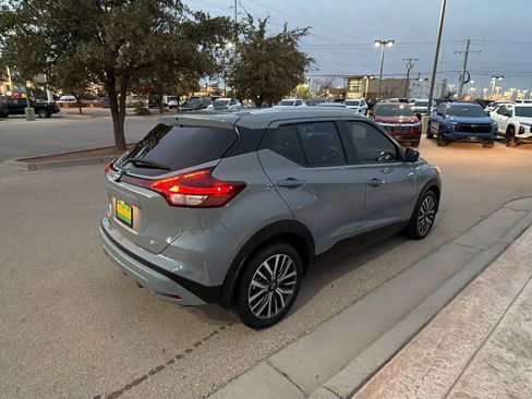 Used 2024 Nissan Kicks SV image 4