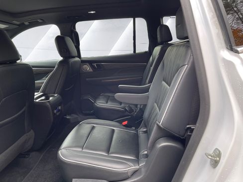 Certified 2025 Buick Enclave Avenir image 14