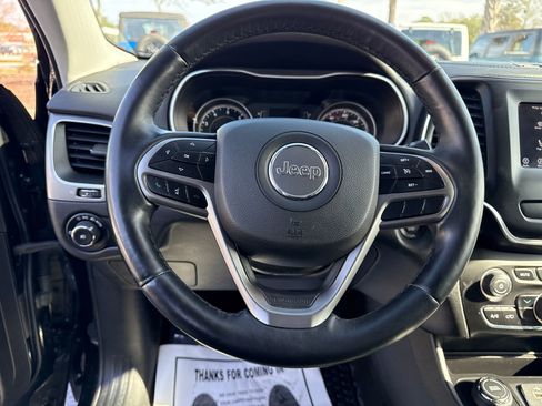 Used 2019 Jeep Cherokee Latitude Plus w/ Cold Weather Group image 17