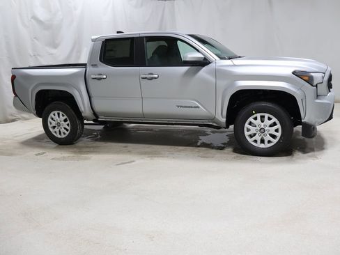 New 2026 Toyota Tacoma SR5 w/ SR5 Upgrade Package AWD/4WD image 6