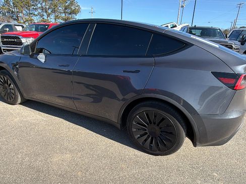 Used 2021 Tesla Model Y 2WD image 9