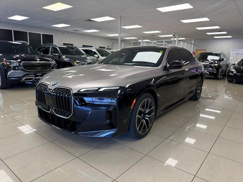 Used 2024 BMW 740i w/ Premium Package RWD image 4