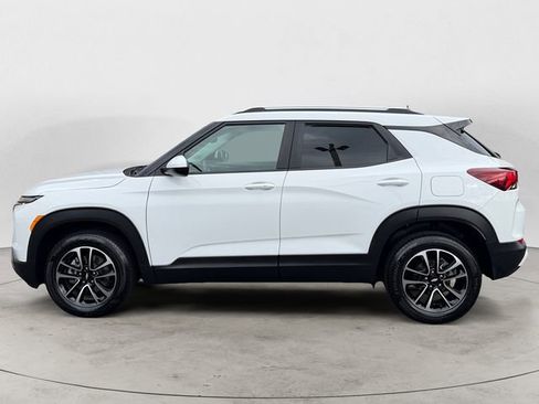 Used 2025 Chevrolet TrailBlazer LT image 2