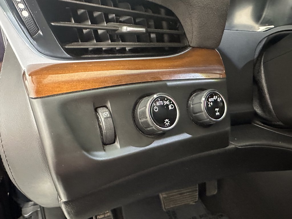 Used 2020 Cadillac Escalade Luxury AWD/4WD image 18