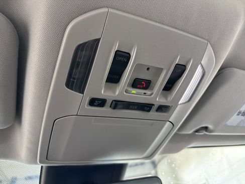 Certified 2024 Toyota Highlander XLE image 32