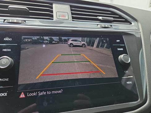 Certified 2023 Volkswagen Tiguan SE R-Line FWD image 29