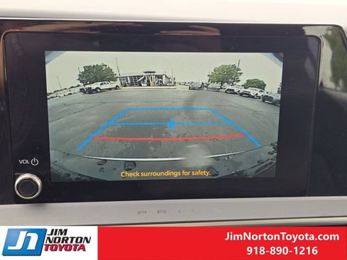 Used 2025 Toyota Prius LE FWD image 18