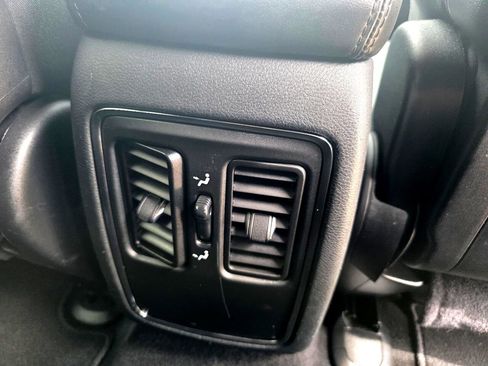 Used 2020 Jeep Grand Cherokee Laredo image 25