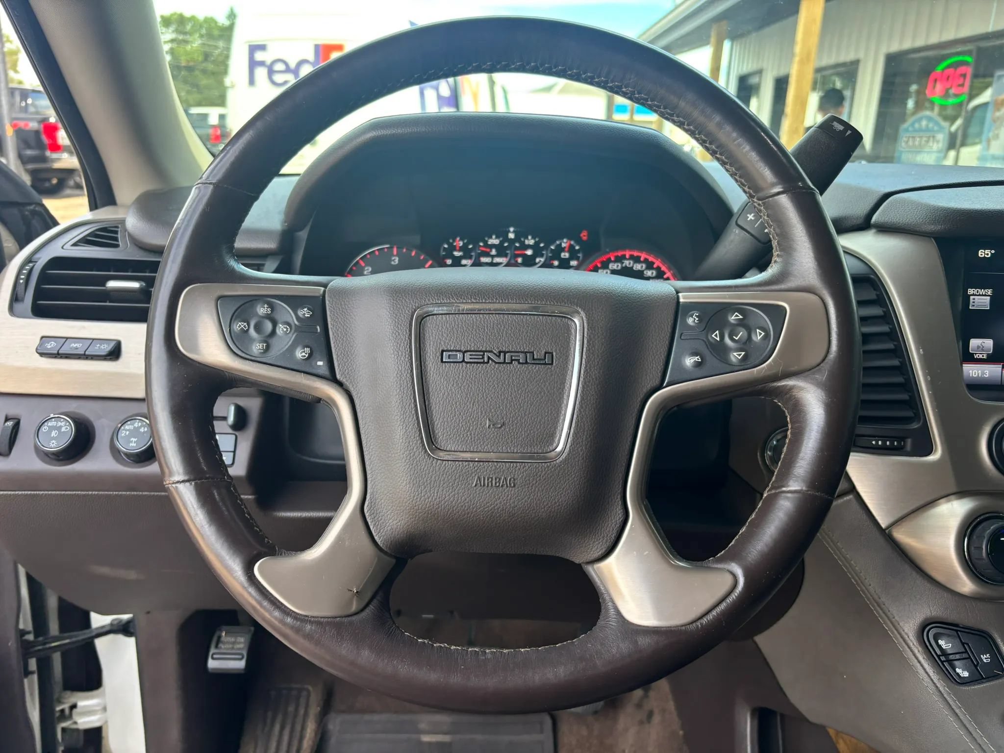 Used 2015 GMC Yukon Denali w/ Touring Package AWD/4WD image 27