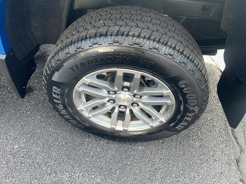 Used 2023 Chevrolet Colorado LT w/ LT Convenience Package II image 9