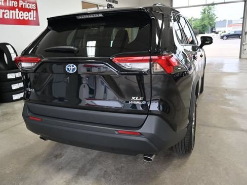 Used 2024 Toyota RAV4 XLE AWD/4WD image 6