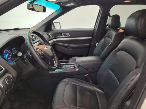 Used 2016 Ford Explorer XLT w/ Equipment Group 202A AWD/4WD image 17