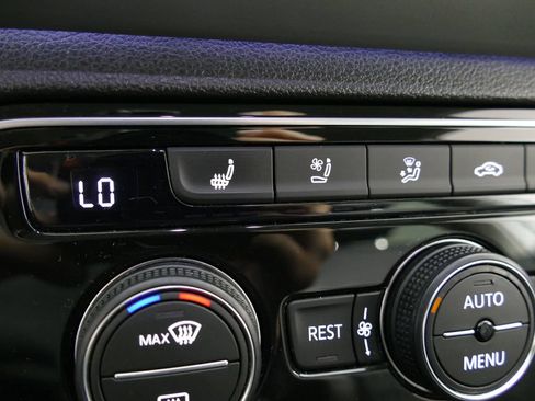 Used 2022 Volkswagen Atlas SEL Premium AWD/4WD image 19