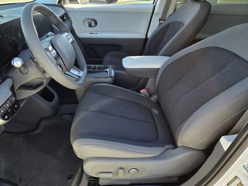 Certified 2025 Hyundai Ioniq 5 SE image 11