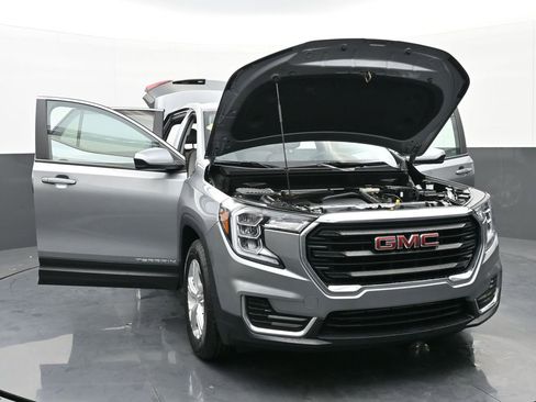 Used 2024 GMC Terrain SLE image 44