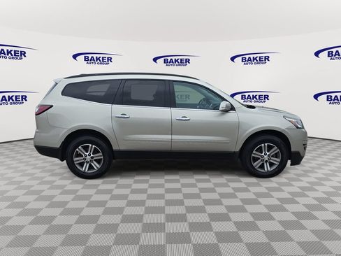 Used 2016 Chevrolet Traverse LT FWD image 4