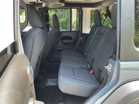 Used 2026 Jeep Wrangler Unlimited Sport AWD/4WD image 9