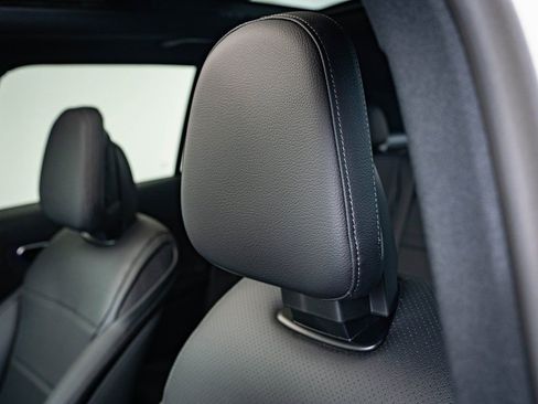 Used 2025 Mercedes-Benz GLC 300 4MATIC image 22