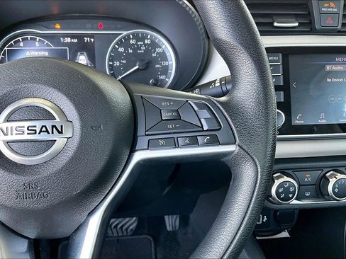 Used 2020 Nissan Versa SV image 11