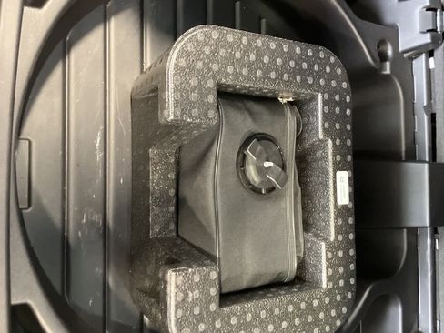 Used 2021 Cadillac XT4 Premium Luxury image 33