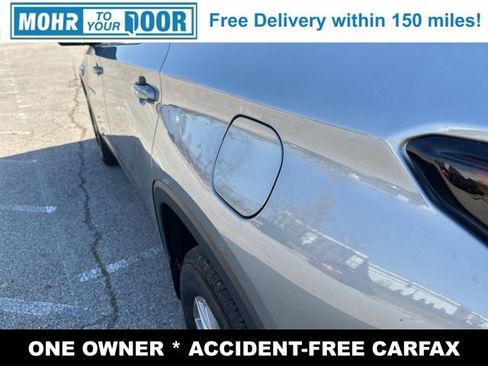 Used 2023 Chevrolet Traverse LT image 12